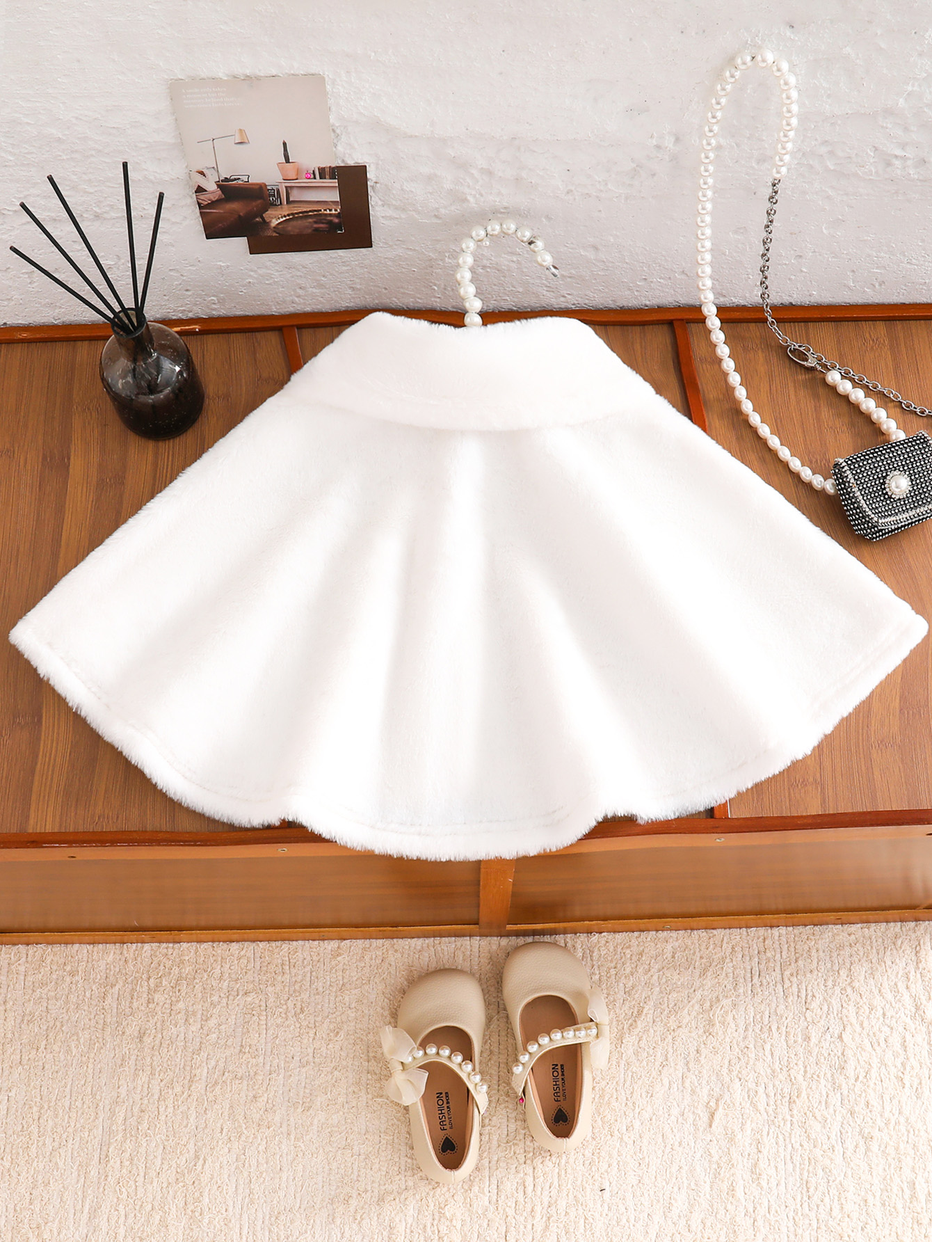 A Warm White Princess Shawl Ca - Winter Clothing Activity incelemesi ve fiyatı